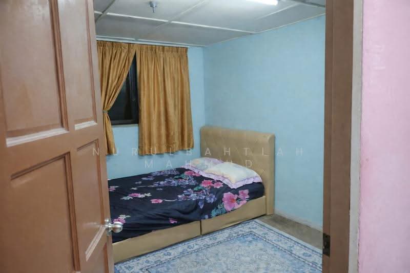 Flat for Sale at Perumahan Awam Seri Langkawi 1 - Nurulbahtiah Mahmud - Bedroom - PropertyGuru.com.my