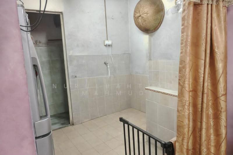 Flat for Sale at Perumahan Awam Seri Langkawi 1 - Nurulbahtiah Mahmud - Kitchen - PropertyGuru.com.my