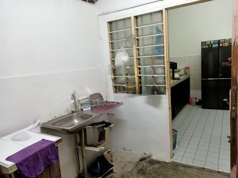 Jln besi tmn sri putri skudai 81300 untuk Untuk Dijual - RM 570,000, Apr 2026 - Kitchen - PropertyGuru.com.my
