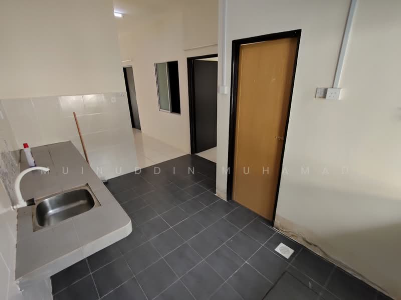 1-storey Terraced House for Rent in Teluk Intan (Perak) - Muinuddin Muhamad - Kitchen - PropertyGuru.com.my