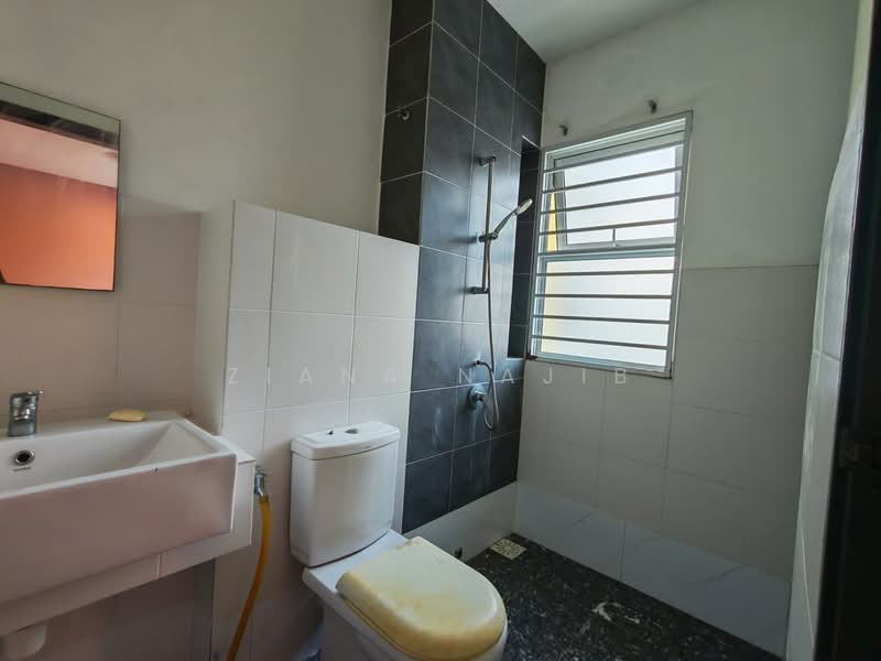 2-storey Terraced House for Sale in Puncak Alam (Selangor) - Ziana Najib - Bathroom - PropertyGuru.com.my