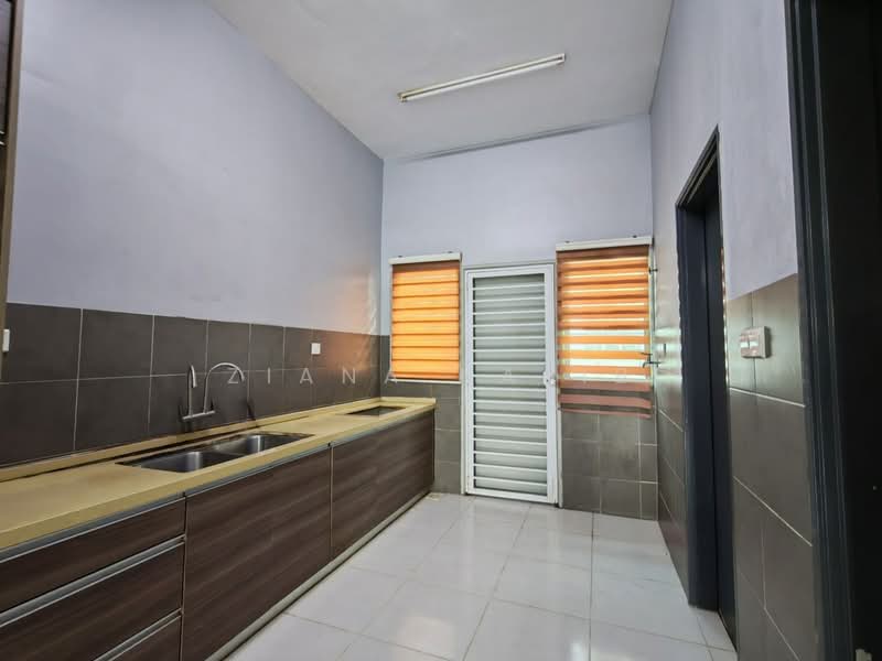 2-storey Terraced House for Sale in Puncak Alam (Selangor) - Ziana Najib - Kitchen hillpark puncak alam - PropertyGuru.com.my