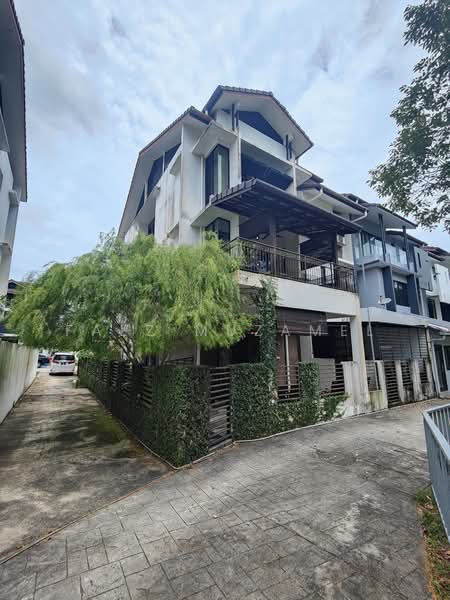 3-storey Terraced House for Sale in Sepang (Selangor) - Faez Muzamel - Exterior - PropertyGuru.com.my