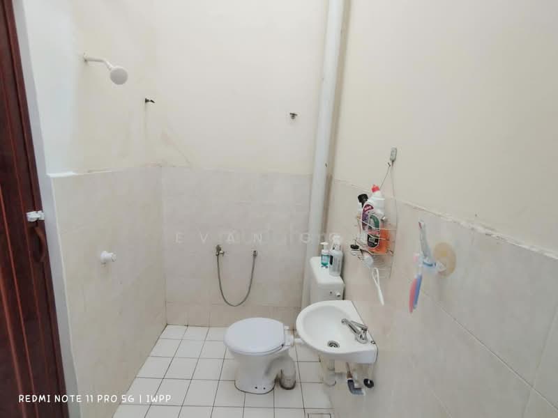 2-storey Terraced House for Sale in Taman Putra Perdana (Puchong) - Evan Goh - Bathroom - PropertyGuru.com.my