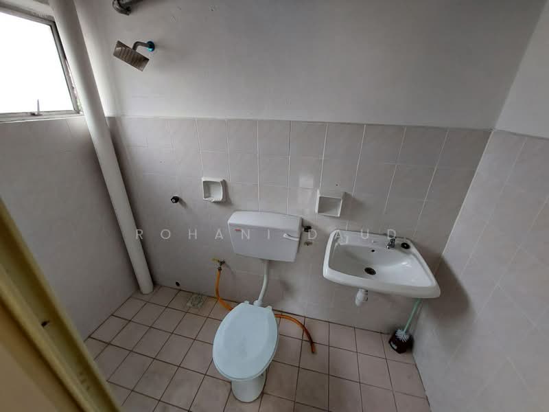Apartment for Rent at Jasmin Apartment - Rohani Daud - Bathroom - PropertyGuru.com.my