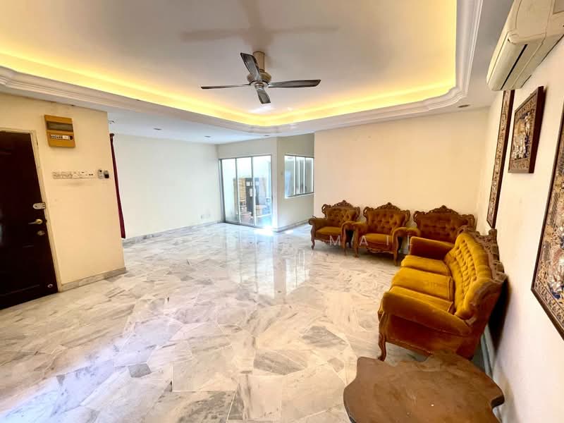 Rumah Teres untuk Dijual di Bandar Country Homes (Rawang) - Azrul Ismail - Living Room - PropertyGuru.com.my