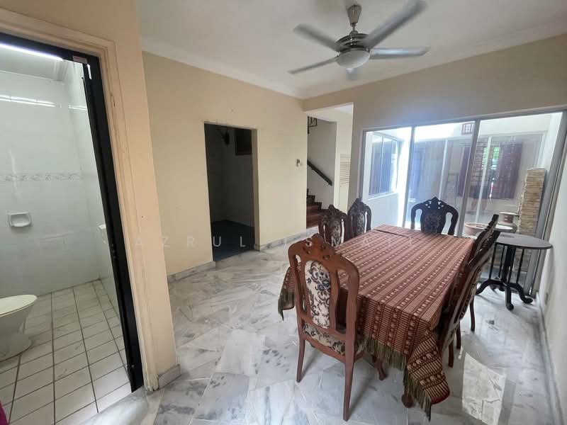 Rumah Teres untuk Dijual di Bandar Country Homes (Rawang) - Azrul Ismail - Dining Room - PropertyGuru.com.my