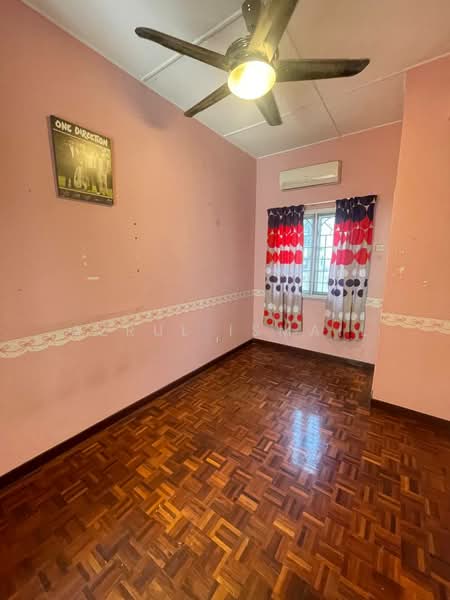Rumah Teres untuk Dijual di Bandar Country Homes (Rawang) - Azrul Ismail - Bedroom - PropertyGuru.com.my