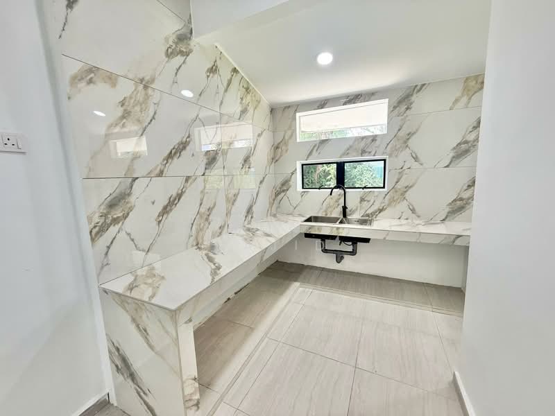 1-storey Terraced House for Sale in Taman Meru (Klang) - Mohammad Din Majid - Kitchen - PropertyGuru.com.my