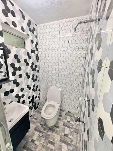 1-storey Terraced House for Sale in Taman Meru (Klang) - Mohammad Din Majid - Bathroom - PropertyGuru.com.my