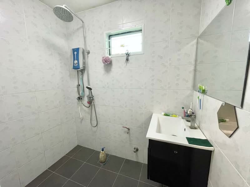 1-storey Terraced House for Sale in Taman Meru (Klang) - Mohammad Din Majid - Bathroom - PropertyGuru.com.my