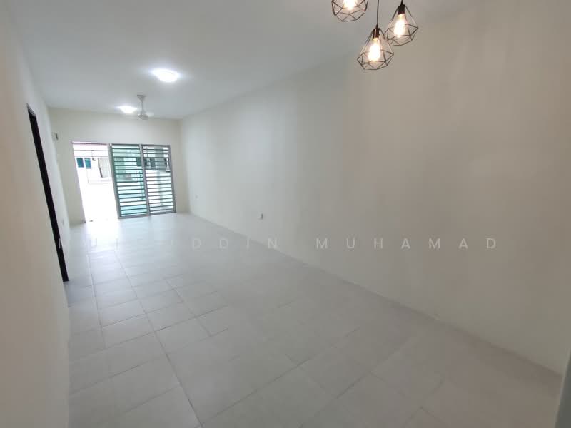 1-storey Terraced House for Rent in Teluk Intan (Perak) - Muinuddin Muhamad - Living Room - PropertyGuru.com.my