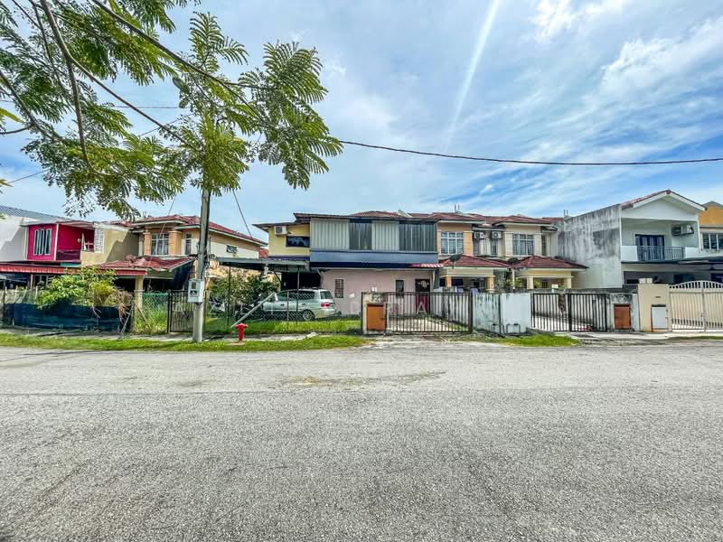 2-storey Terraced House for Sale in Taman Putra Perdana (Puchong) - Azli Ibrahim - Exterior - PropertyGuru.com.my