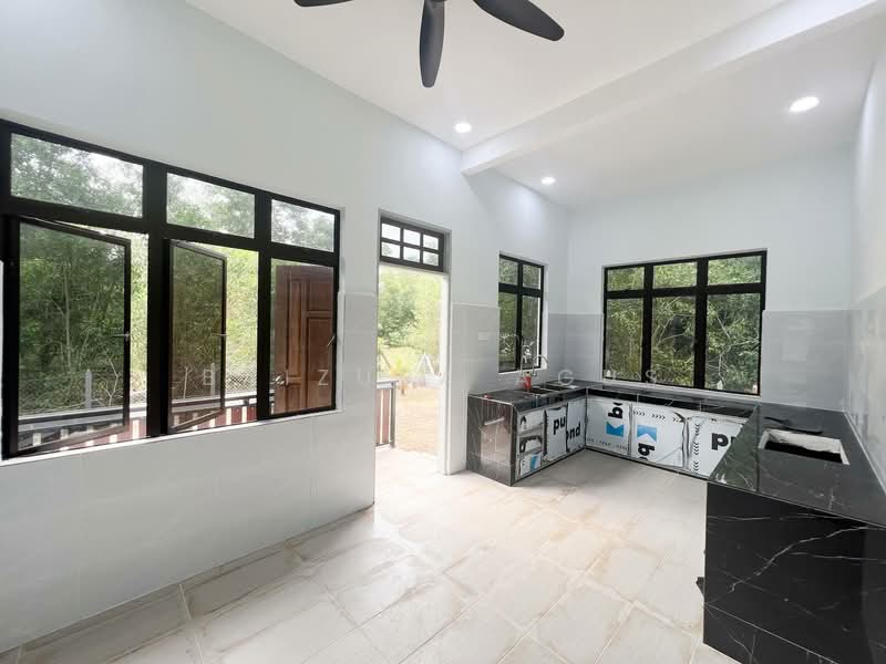 Kampung Mengabang Bakong @ Batu Rakit untuk Untuk Dijual - RM 475,000, Mac 2026 - Kitchen - PropertyGuru.com.my