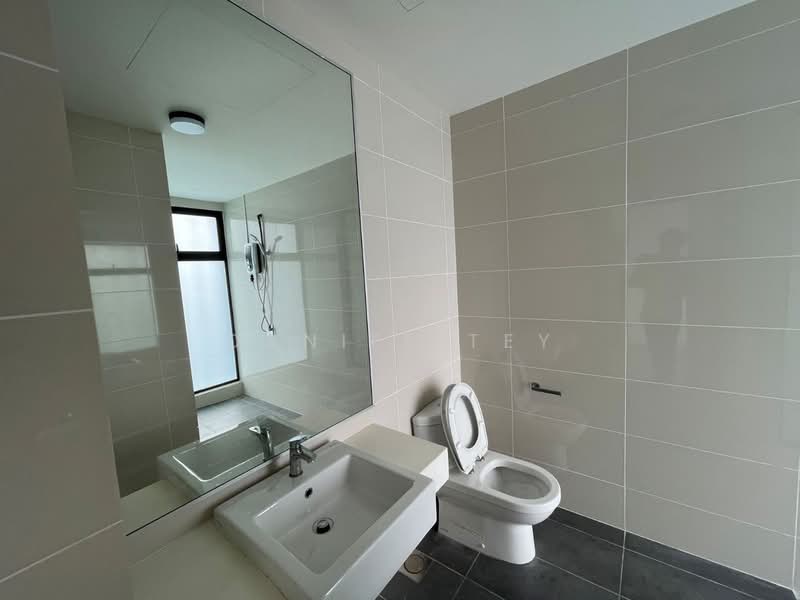 Southkey Mosaic untuk Untuk Disewa - RM 1,800 /bulan, Mac 2026 - Bathroom - PropertyGuru.com.my