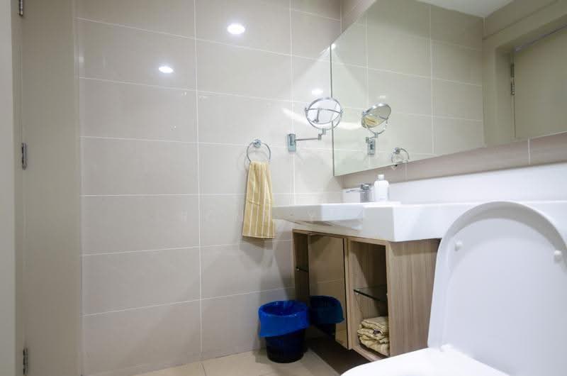 Kediaman Servis untuk Dijual di Suasana Bukit Ceylon / Raja Chulan Residences - Rony Yeo - Bathroom - PropertyGuru.com.my