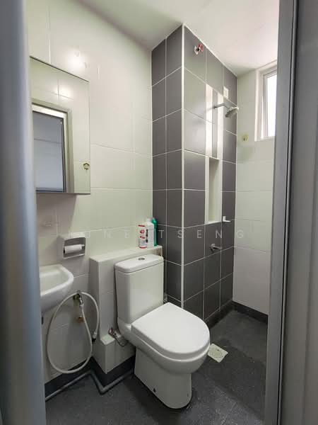 Service Residence for Rent at D'Ambience Residences (Pangsapuri Ikatan Flora) - June Tseng - Bathroom - PropertyGuru.com.my