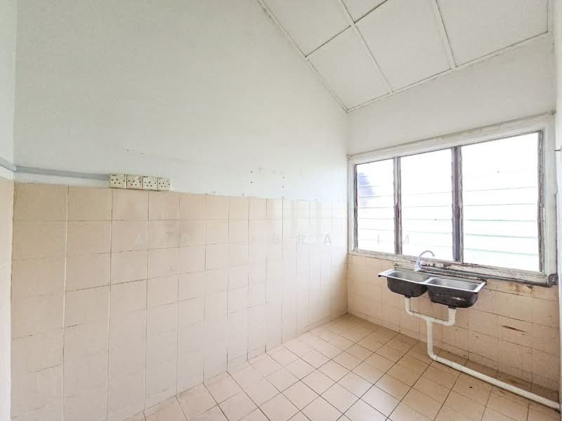 Townhouse Taman Kajang Perdana untuk Untuk Dijual - RM 320,000, Mac 2026 - Kitchen - PropertyGuru.com.my