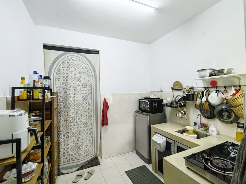 2-storey Terraced House for Sale in Taman Putra Perdana (Puchong) - Azli Ibrahim - Kitchen - PropertyGuru.com.my