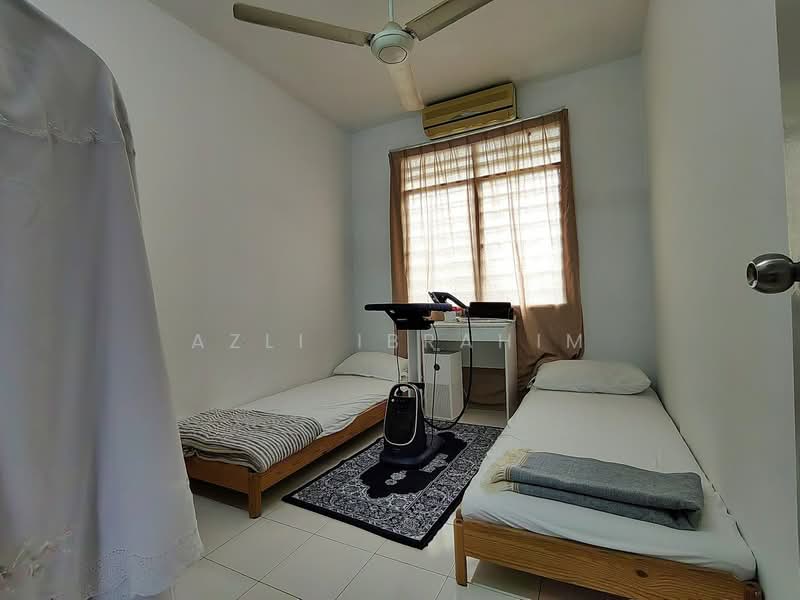 2-storey Terraced House for Sale in Taman Putra Perdana (Puchong) - Azli Ibrahim - Bedroom - PropertyGuru.com.my