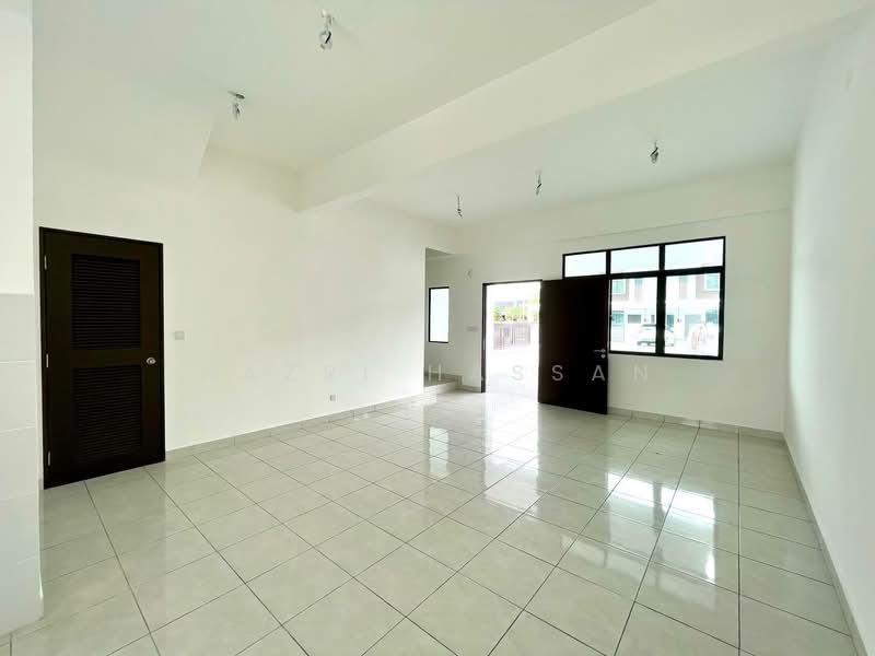2-storey Terraced House for Sale in Saujana Utama (Puncak Alam) - Nazri Hassan - Living Room - PropertyGuru.com.my