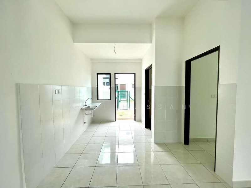 2-storey Terraced House for Sale in Saujana Utama (Puncak Alam) - Nazri Hassan - Kitchen - PropertyGuru.com.my