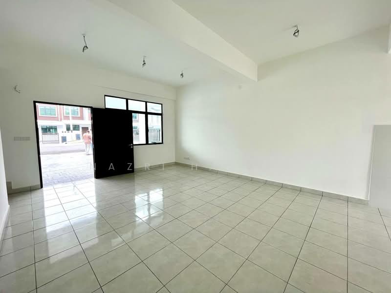 2-storey Terraced House for Sale in Saujana Utama (Puncak Alam) - Nazri Hassan - Entrance - PropertyGuru.com.my