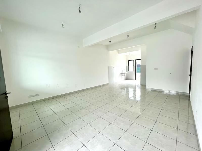 2-storey Terraced House for Sale in Saujana Utama (Puncak Alam) - Nazri Hassan - Living Room - PropertyGuru.com.my