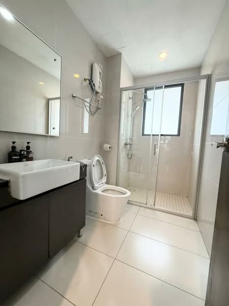 Kondominium untuk Dijual di Bay Point @ Country Garden Danga Bay - Elyn Chai - Bathroom - PropertyGuru.com.my