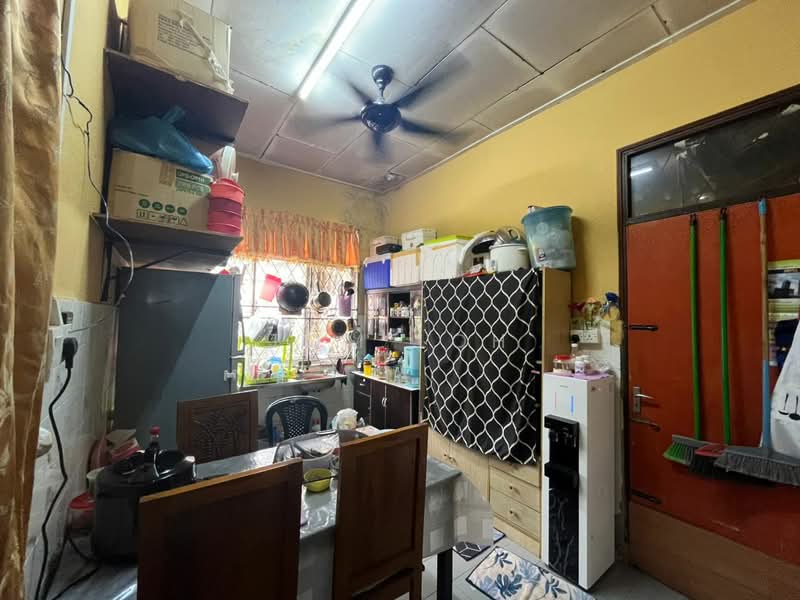 Taman Senai Utama untuk Untuk Dijual - RM 390,000, Mac 2026 - Kitchen - PropertyGuru.com.my