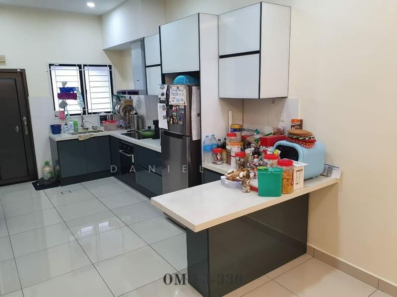 RM699k! 20x75ft! 4R3B! Fully Renovated & Move in Condition Bandar Puteri Klang Gelang 2 Sty House untuk Untuk Dijual - RM 699,004, Mac 2026 - Kitchen - PropertyGuru.com.my
