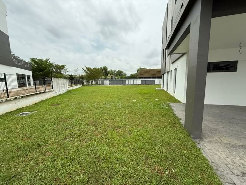 Semi-Detached House for Sale in Taman Molek (Johor Bahru) - Suenn Low - Exterior - PropertyGuru.com.my