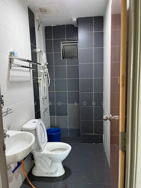 Apartment for Rent at Zennith Suites (Pangsapuri Kebun Teh) - Miko Yong - Bathroom - PropertyGuru.com.my
