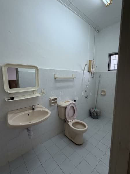 Terraced House for Sale in Petaling Jaya (Selangor) - Soon Lee Wang - Bathroom - PropertyGuru.com.my