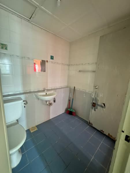 Apartment for Rent at Larkin Utama (Menara Metro Larkin) - Wei Jye Loh - Bathroom - PropertyGuru.com.my