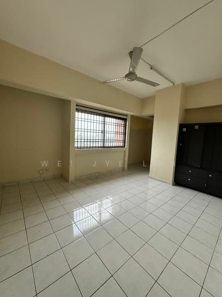 Apartment for Rent at Larkin Utama (Menara Metro Larkin) - Wei Jye Loh - Living Room - PropertyGuru.com.my