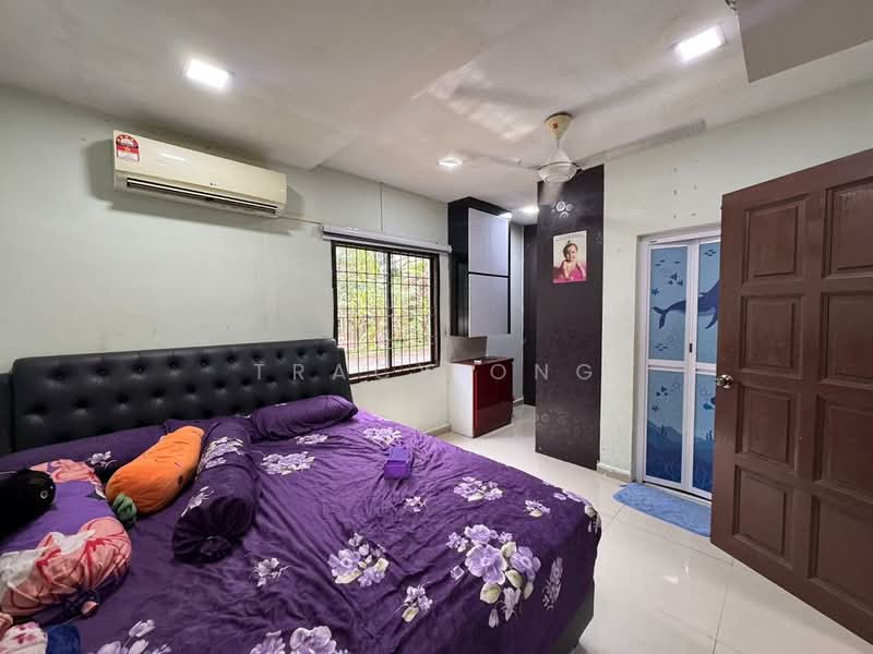 1-storey Terraced House for Sale in Taman Puteri Wangsa (Ulu Tiram) - Tracy Ong - Bedroom - PropertyGuru.com.my