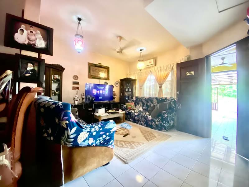 2-storey Terraced House for Sale in Seksyen 4 (Bangi) - Azli Ibrahim - Living Room - PropertyGuru.com.my