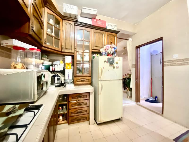 2-storey Terraced House for Sale in Seksyen 4 (Bangi) - Azli Ibrahim - Kitchen - PropertyGuru.com.my