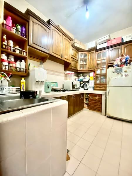 2-storey Terraced House for Sale in Seksyen 4 (Bangi) - Azli Ibrahim - Kitchen - PropertyGuru.com.my