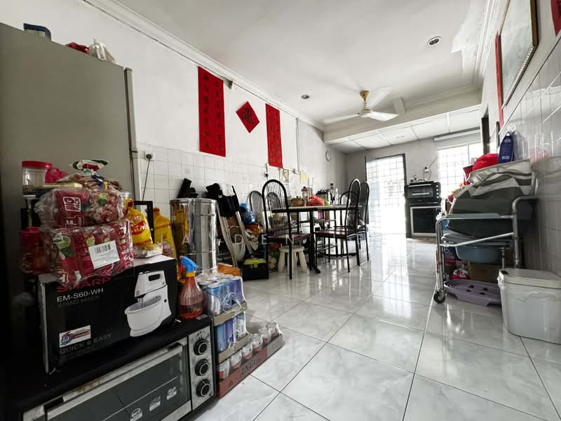 1.5-storey Terraced House for Sale in BANDAR PUCHONG JAYA (Puchong) - Jayden Lee - Dining Room - PropertyGuru.com.my