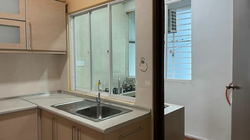 Desa Impiana untuk Untuk Disewa - RM 1,400 /bulan, Apr 2026 - Kitchen - PropertyGuru.com.my