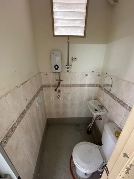 Kondominium untuk Disewa di Jay Series (Greenlane Heights Block J) - Freddy Tan - Bathroom - PropertyGuru.com.my