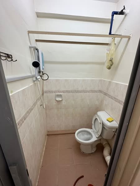 Kondominium untuk Disewa di Jay Series (Greenlane Heights Block J) - Freddy Tan - Bathroom - PropertyGuru.com.my