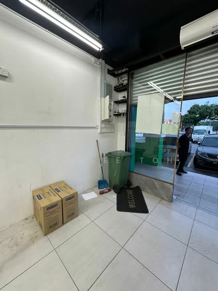 Shop for Rent in Bandar Puteri Puchong (Puchong) - Shirlee Toh - Entrance - PropertyGuru.com.my