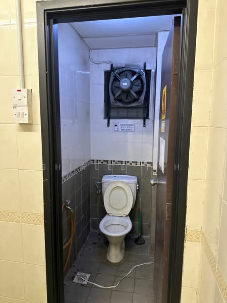 Shop for Rent in Bandar Puteri Puchong (Puchong) - Shirlee Toh - Bathroom - PropertyGuru.com.my