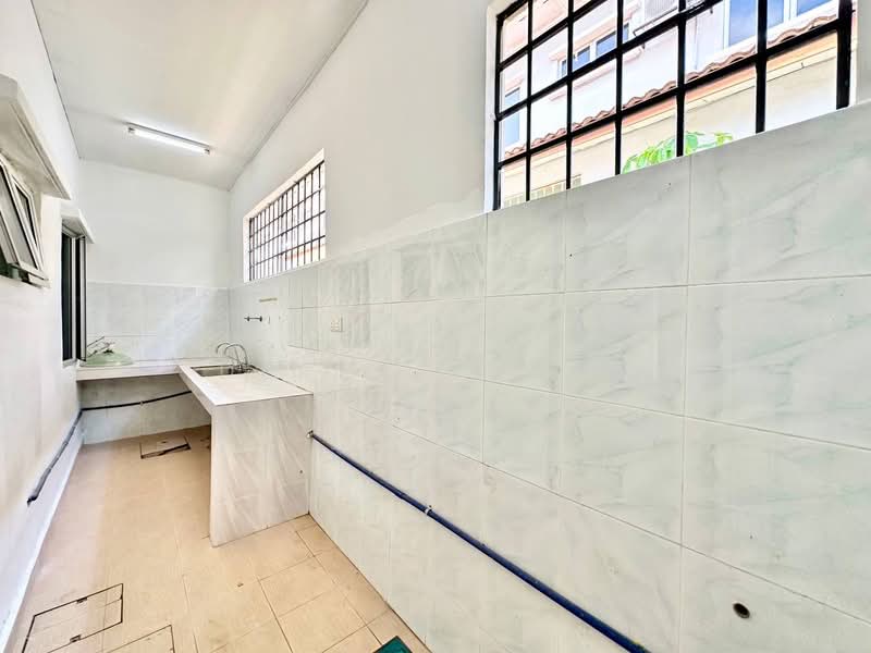 2-storey Terraced House for Sale in Seksyen 7 (Shah Alam) - Deeya Yusof - Kitchen - PropertyGuru.com.my