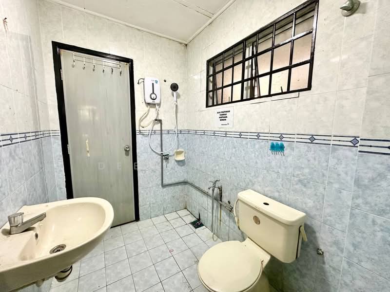 2-storey Terraced House for Sale in Seksyen 7 (Shah Alam) - Deeya Yusof - Bathroom - PropertyGuru.com.my