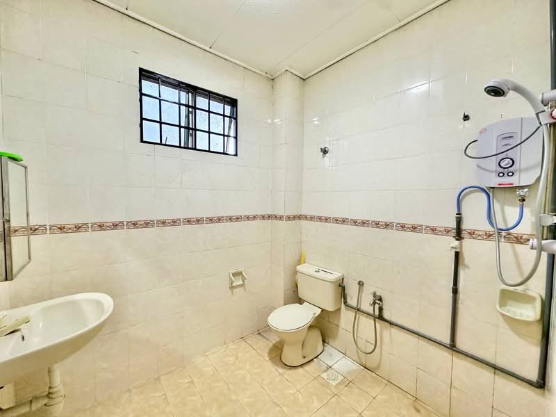2-storey Terraced House for Sale in Seksyen 7 (Shah Alam) - Deeya Yusof - Bathroom - PropertyGuru.com.my