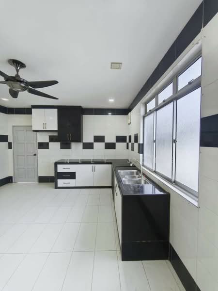 Mutiara Rini Mutiaras Rinis untuk Untuk Dijual - RM 750,000, Mac 2026 - Kitchen - PropertyGuru.com.my